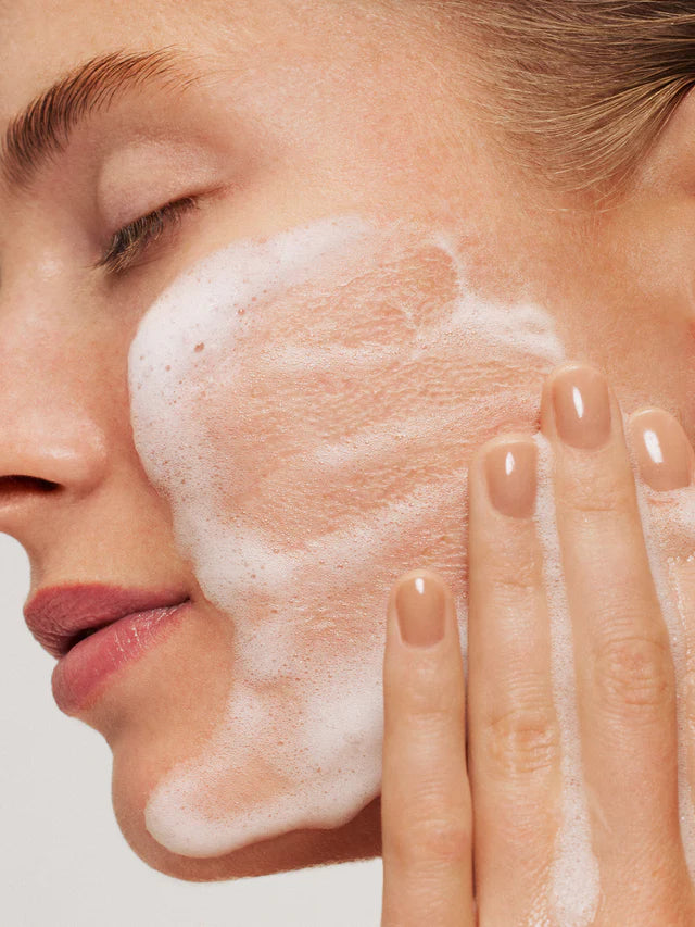 ILIA švelnus putų prausiklis „The Cleanse“, 200 ml