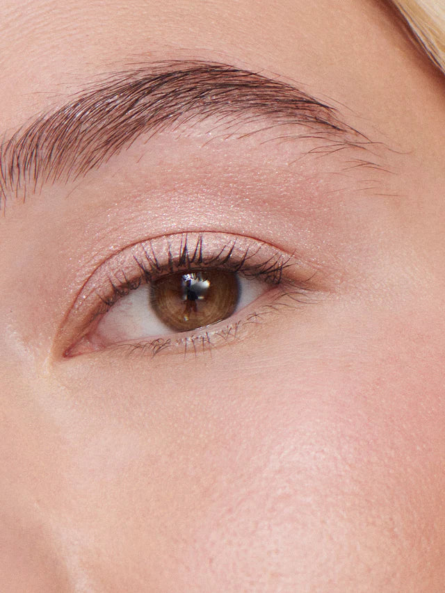 ILIA šlapi akių šešėliai "Liquid Powder Chromatic Eye Tint", 3,5 g