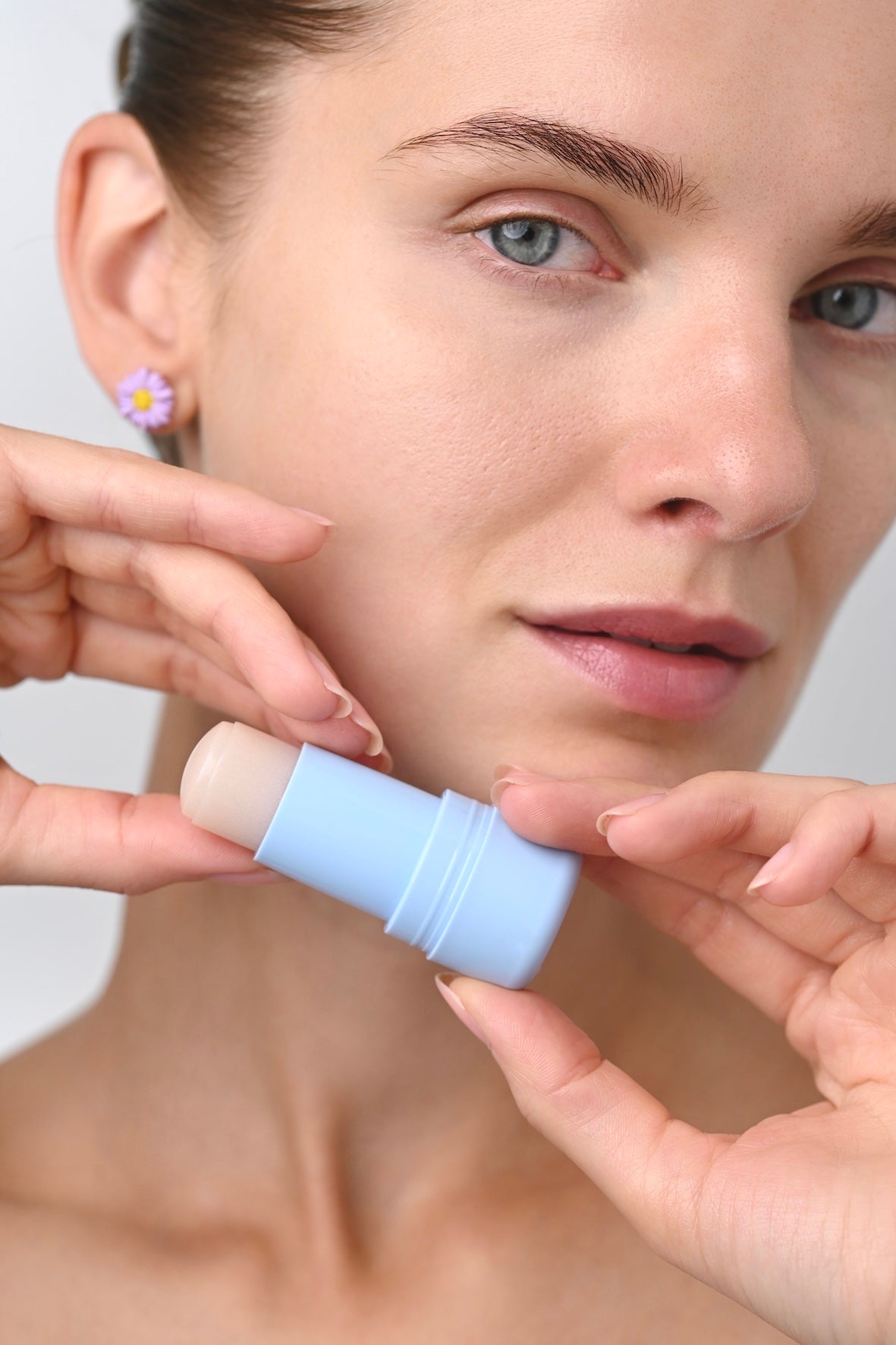 BLONDESISTER paburkimą mažinantis paakių pieštukas "Eyecing Depuffing Eye Balm", 7 ml