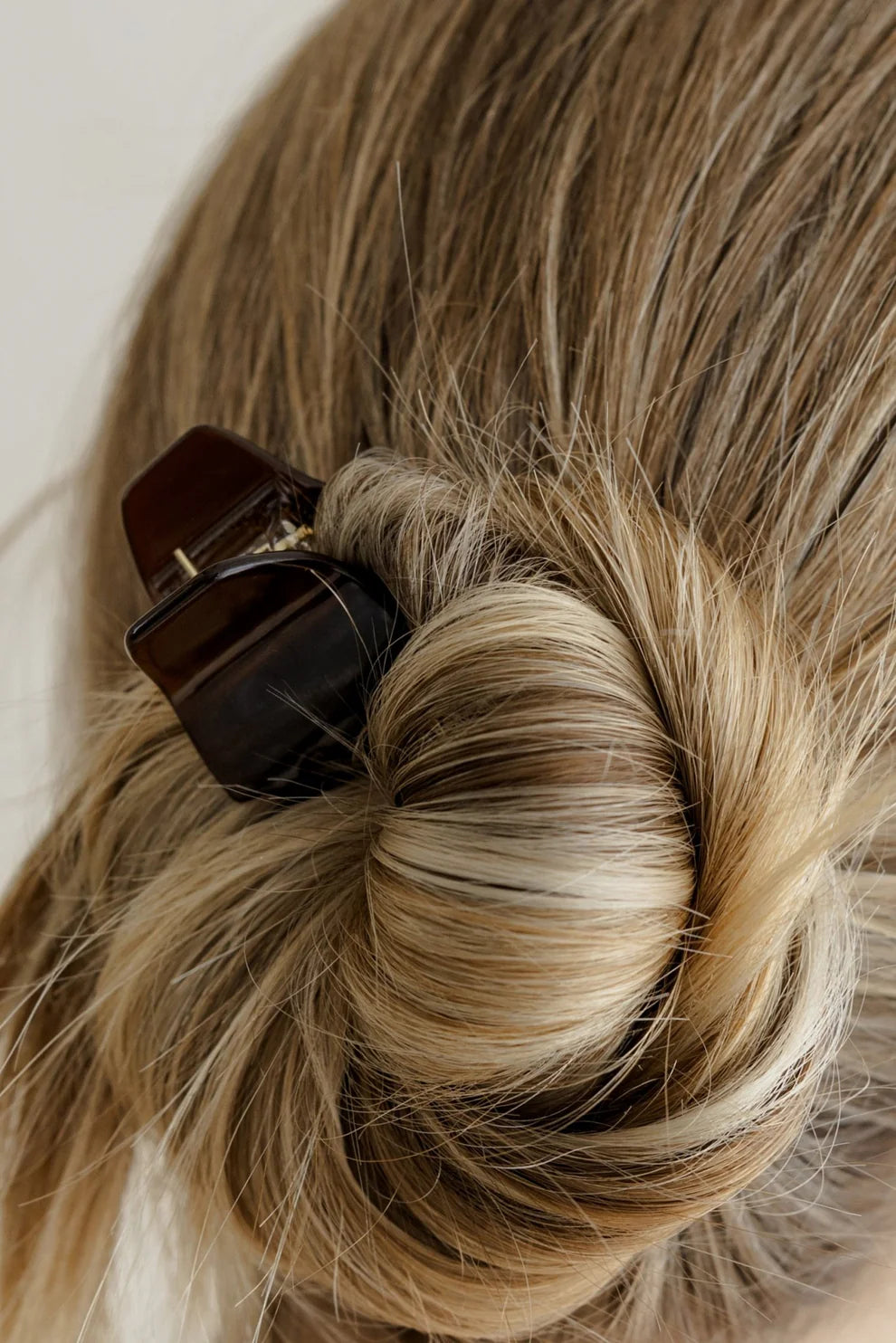 AMITIE Arch Hair Clip "Rich Amber" - Size S