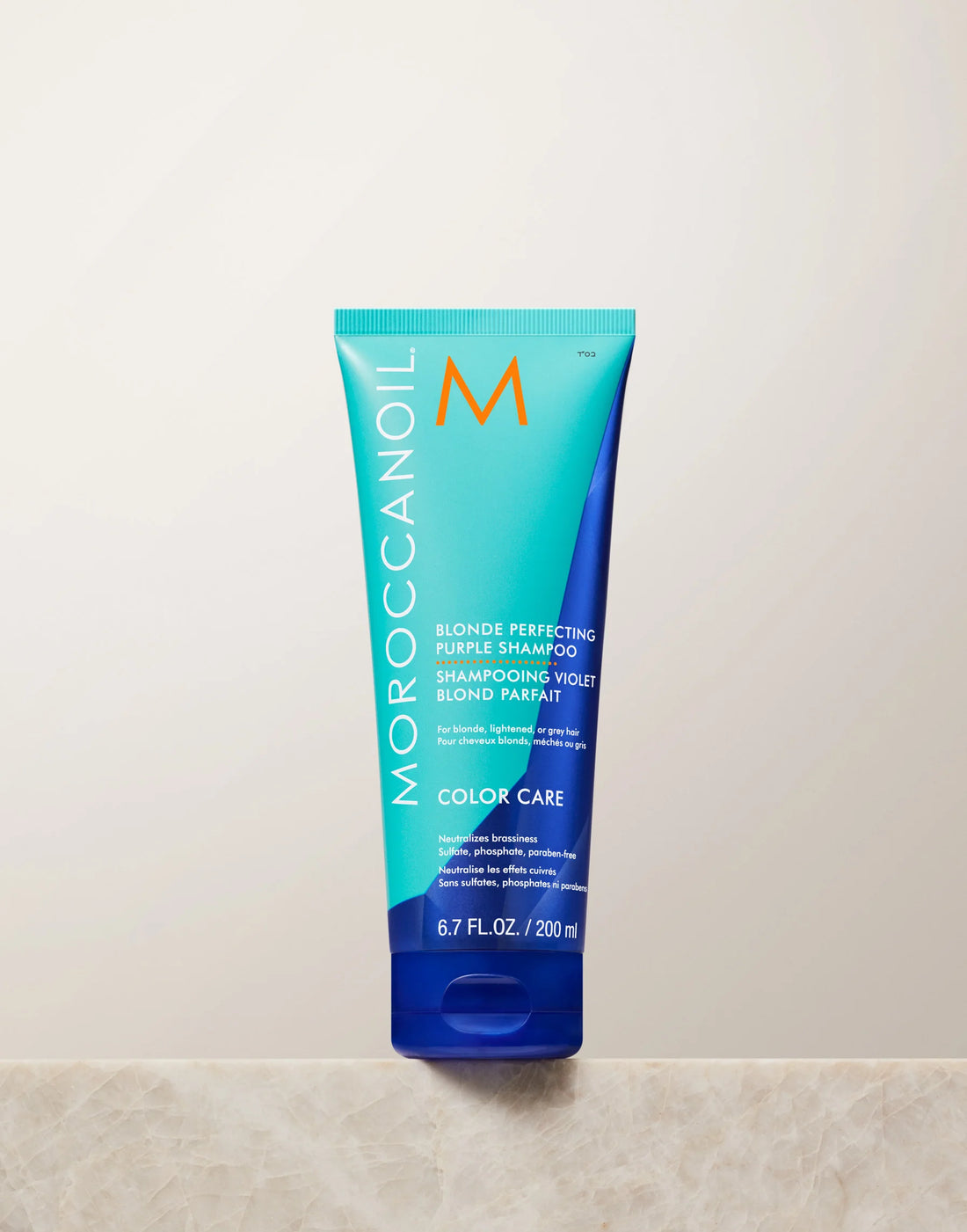 MOROCCANOIL šviesius plaukus saugantis violetinis šampūnas „Blonde Perfecting Purple Shampoo“, 200 ml