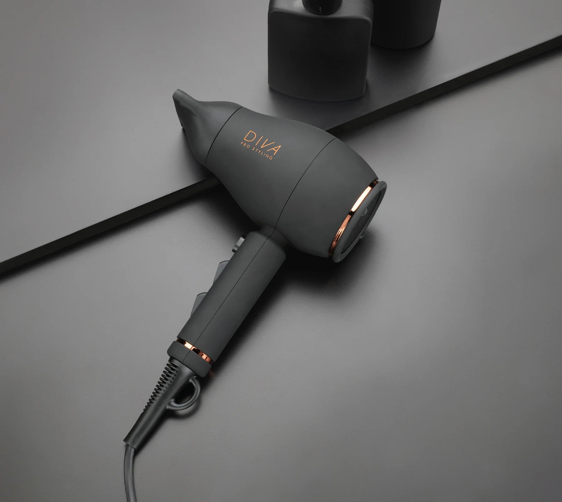 DIVA PRO STYLING plaukų džiovintuvas "Intenso 4000 Pro Compact"