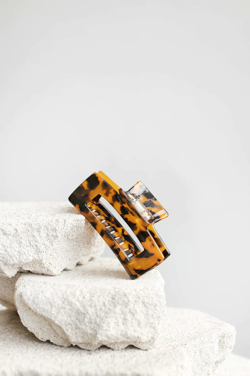 AMITIE Caramel Macchiato Pin "Nora"