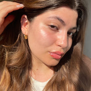 BLONDESISTER 2 IN 1 švytėjimo suteikiantis makiažo bazė, 30 ml