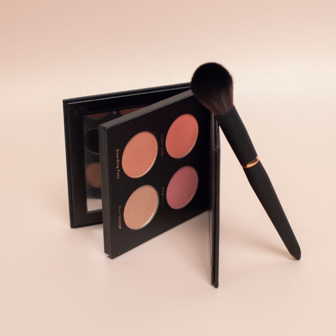 Carolinashop.lt x Youngblood makeup set