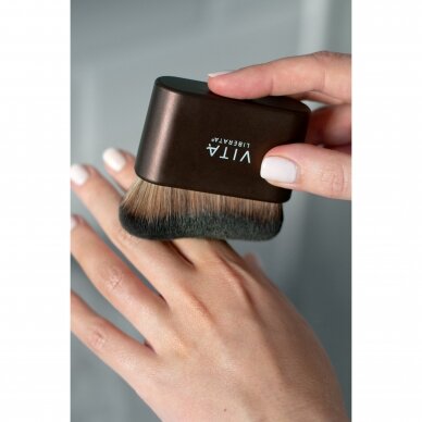 VITA LIBERATA tanning and makeup distribution brush
